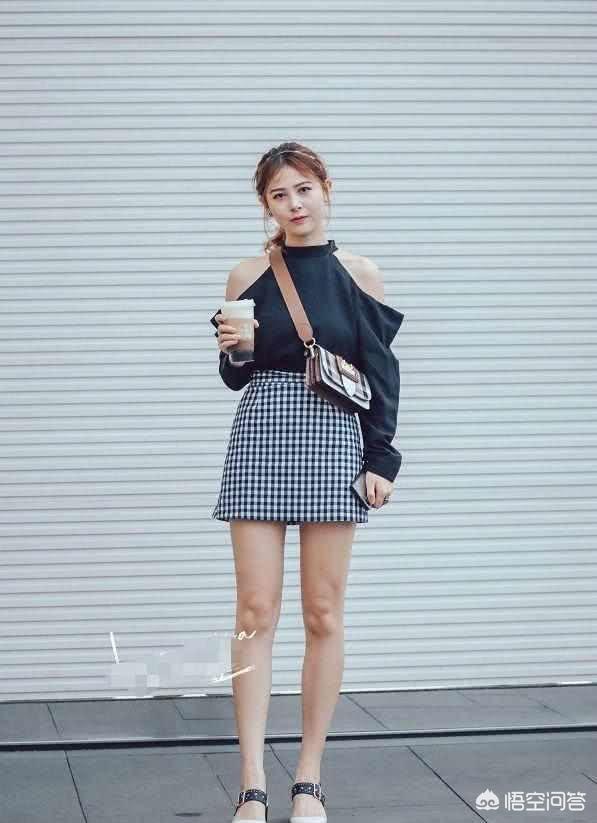 一字领的衣服怎么穿才不会显肩宽