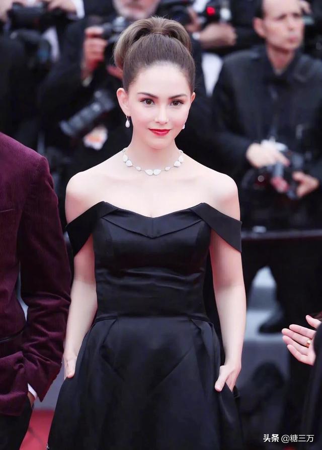 一字领的衣服怎么穿才不会显肩宽