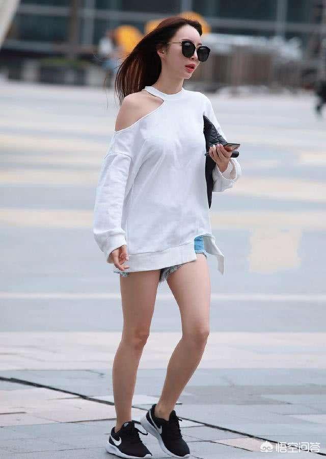 一字领的衣服怎么穿才不会显肩宽