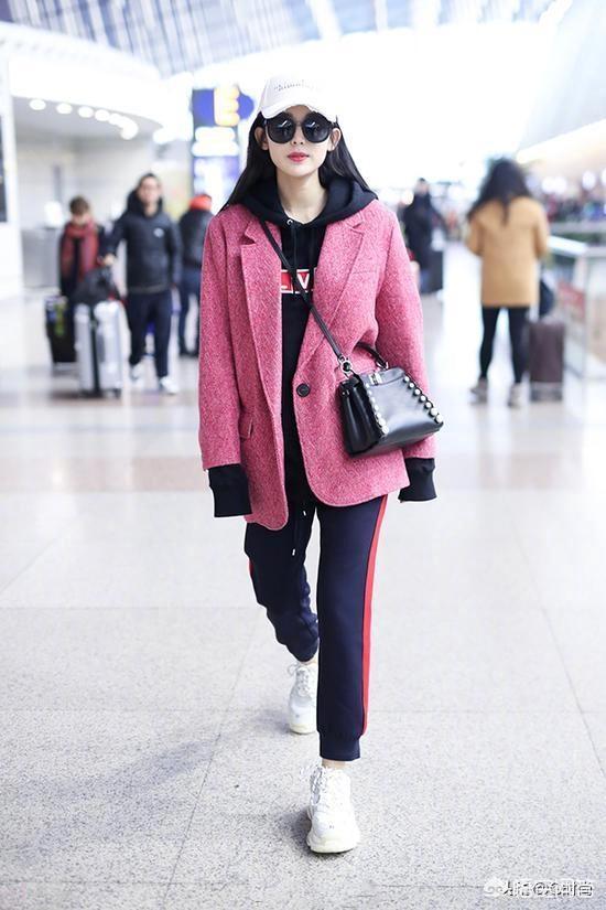 卫衣可以外穿,又可以内穿,如何搭配可以让它保暖又时尚