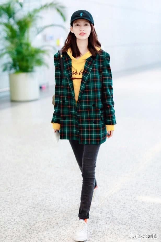 卫衣可以外穿,又可以内穿,如何搭配可以让它保暖又时尚