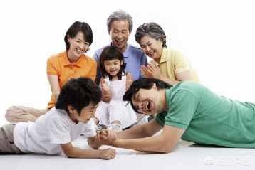 有些穷男人，只能将就找个女人结婚，有钱了就立马换老婆。怎么看