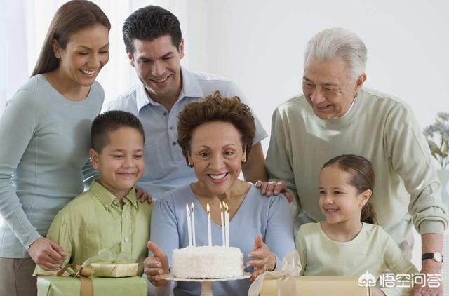 有些穷男人，只能将就找个女人结婚，有钱了就立马换老婆。怎么看