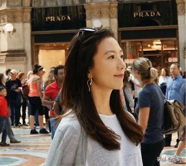 关晓彤和张嘉倪侧颜对决，被摁在地上摩擦啊…(欧阳娜娜侧颜)