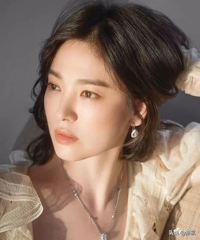 关晓彤和张嘉倪侧颜对决，被摁在地上摩擦啊…(欧阳娜娜侧颜)