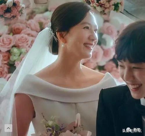 关晓彤和张嘉倪侧颜对决，被摁在地上摩擦啊…(欧阳娜娜侧颜)