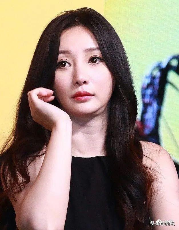 关晓彤和张嘉倪侧颜对决，被摁在地上摩擦啊…(欧阳娜娜侧颜)