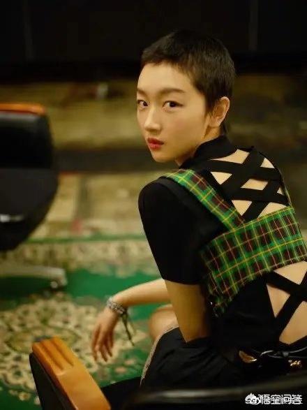 常年留着一寸长的头发,但是喜欢穿淑女连衣裙的女生是什么心态