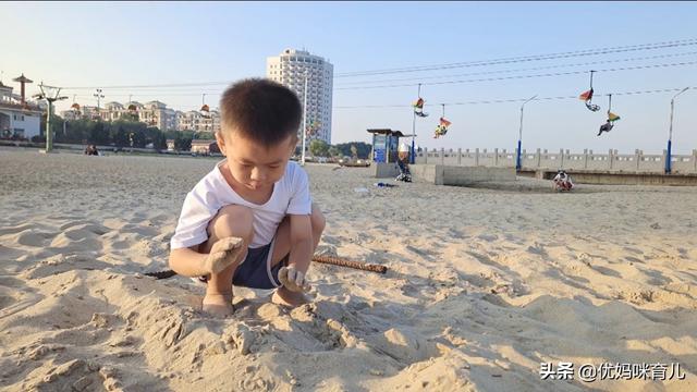 玩沙子还有水对小孩的智力开发有哪些好处