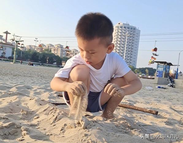 玩沙子还有水对小孩的智力开发有哪些好处