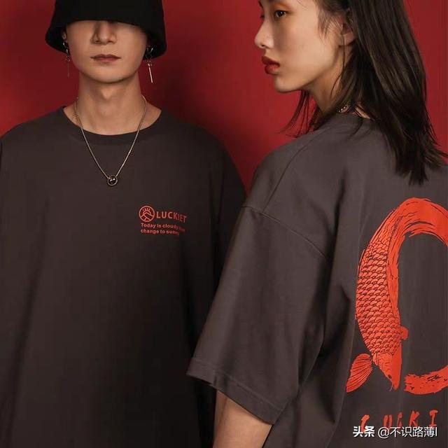 有哪些大学生可以穿的情侣装店铺求推荐