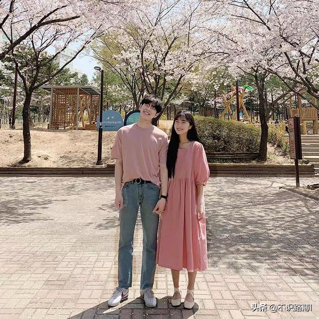 有哪些大学生可以穿的情侣装店铺求推荐