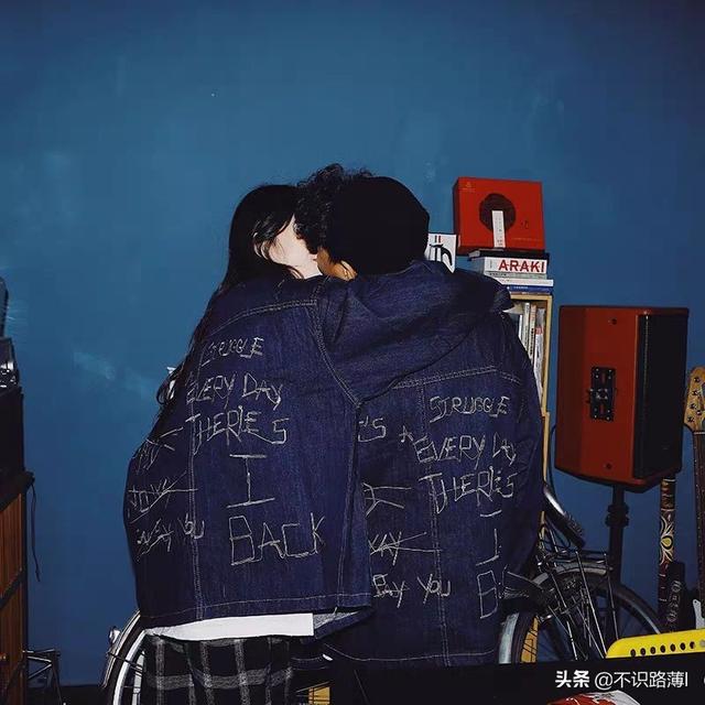 有哪些大学生可以穿的情侣装店铺求推荐