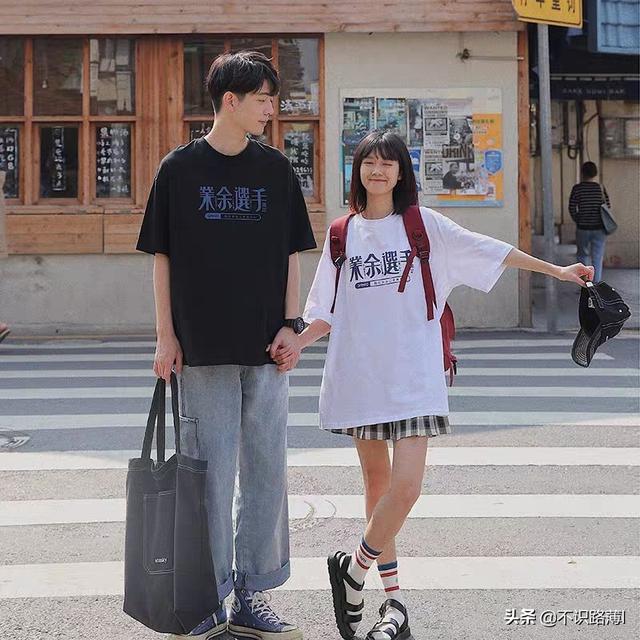 有哪些大学生可以穿的情侣装店铺求推荐