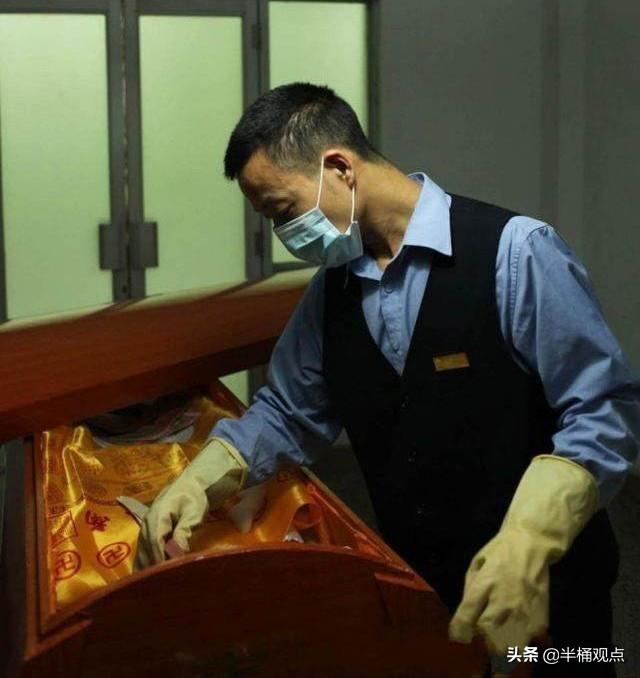 皇室蜂能量养生垫,古代人死后会马上将肛门堵住,现代人还这样做吗为什么