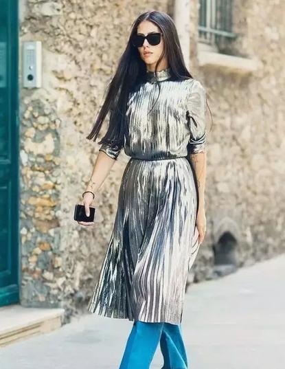 当裙子遇上裤子,这样的搭配出彩在哪里