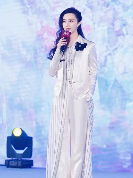 当裙子遇上裤子,这样的搭配出彩在哪里