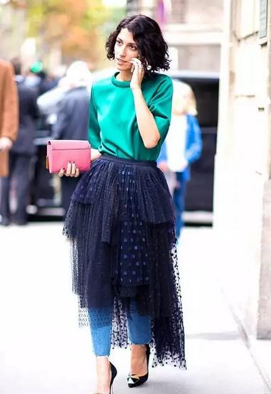 当裙子遇上裤子,这样的搭配出彩在哪里