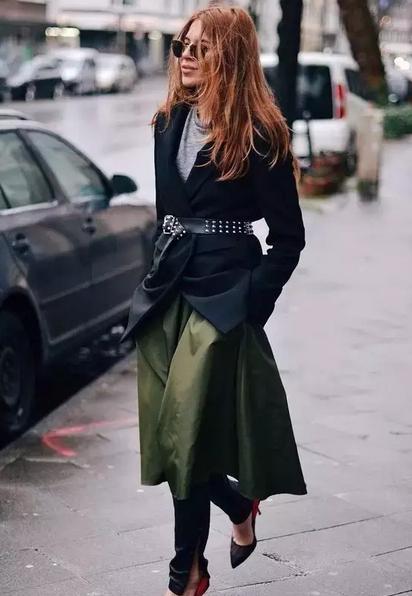 当裙子遇上裤子,这样的搭配出彩在哪里