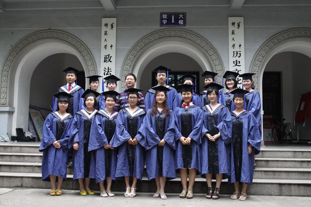 请问一下户口是孝感的,小孩能在武汉上小学吗