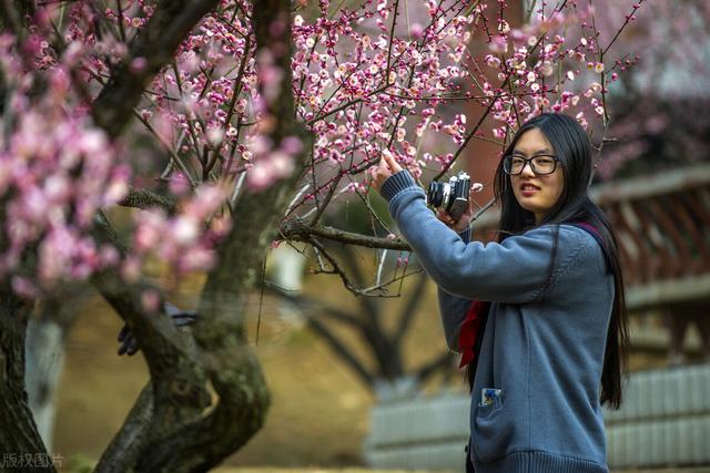 请问一下户口是孝感的,小孩能在武汉上小学吗