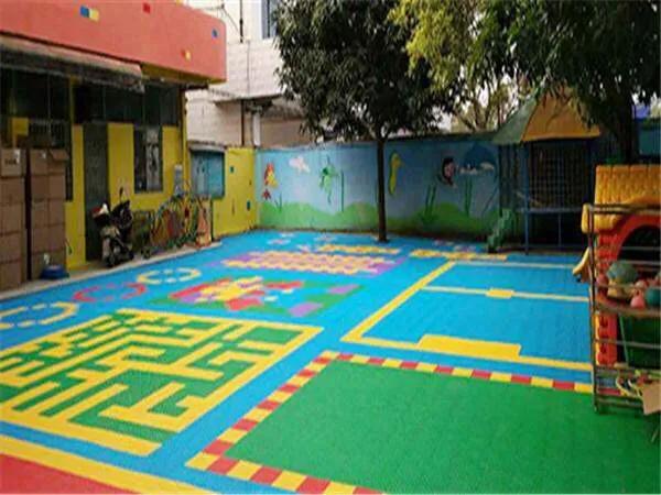 农村幼儿园一学期1300,这学期收费1000元,合理吗