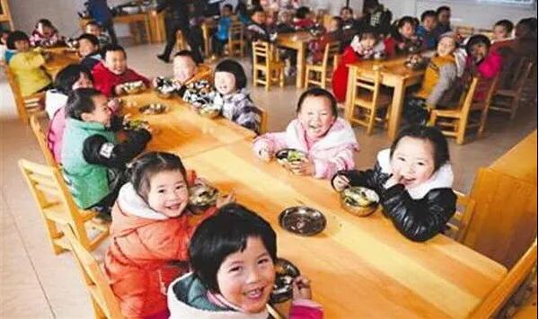 农村幼儿园一学期1300,这学期收费1000元,合理吗