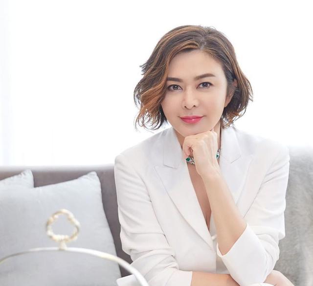 刘嘉玲养生,为什么说57岁关之琳比54岁刘嘉玲看起来老很多