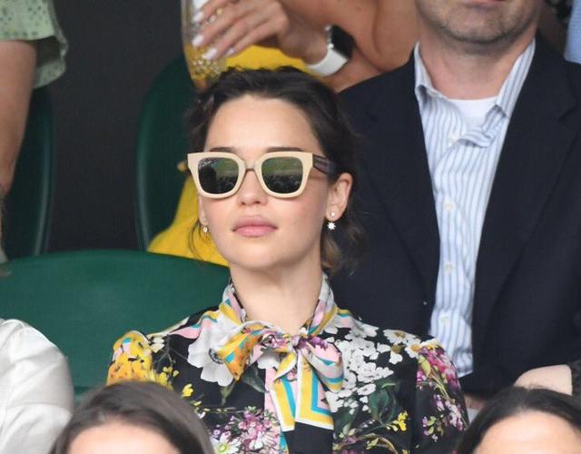 一位女性友人有男朋友了,我再约她去看电影这合适吗(本人男)