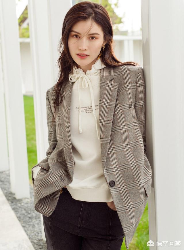 在日常穿着中格子外套应该如何搭配