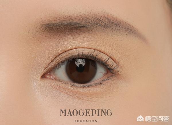 春天来了，职场女生如何穿更显气质