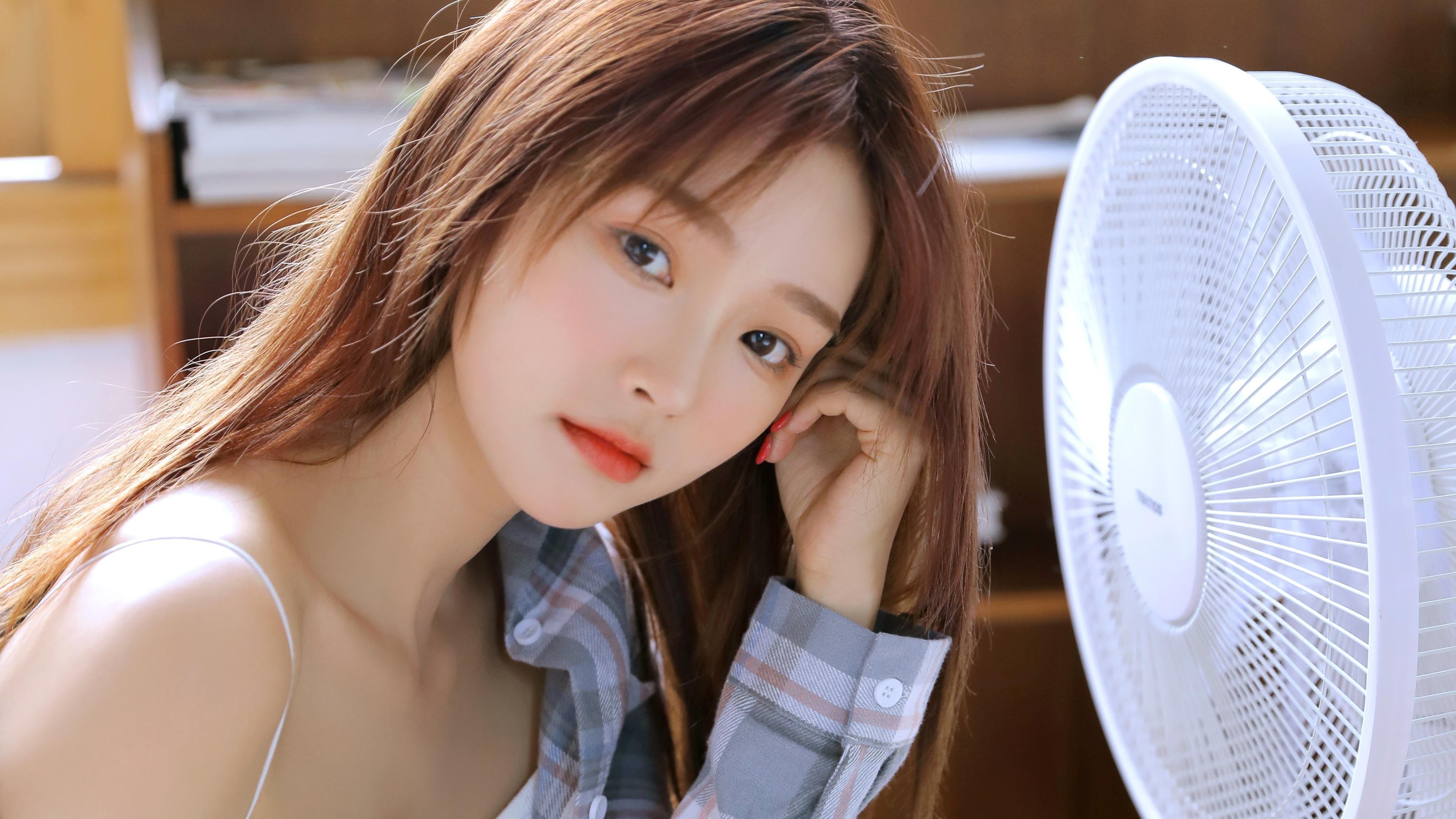 男朋友一直挽回:男朋友前任要求男朋友把她删了,但男朋友还挽留,他是什么心理